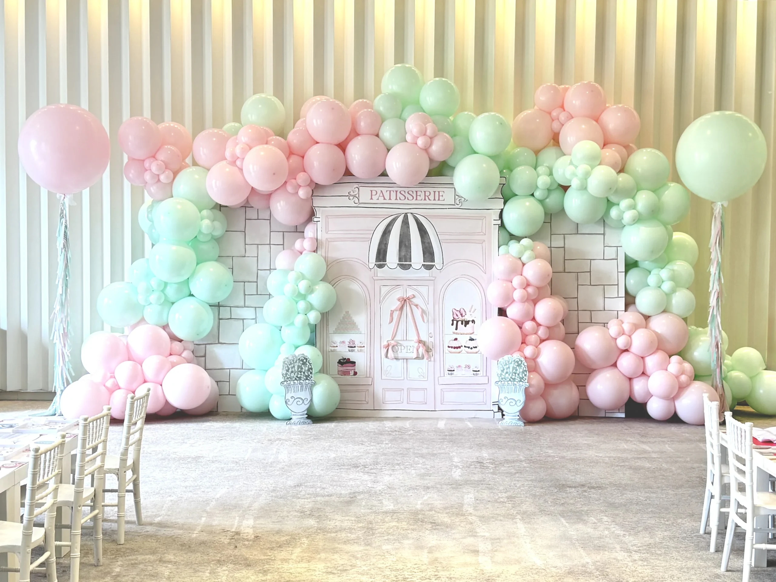 Private party patisserie balloon decor balloonista scaled